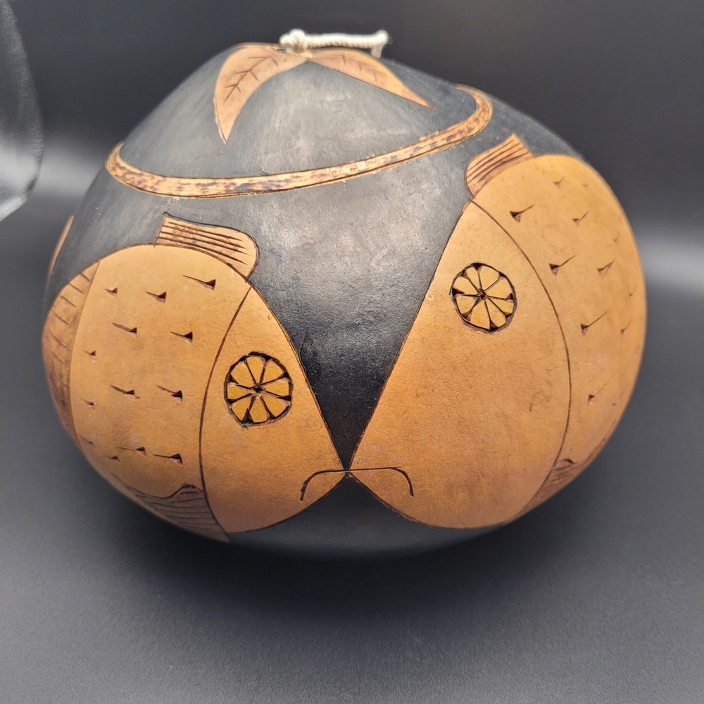 Peruvian Hand Carved Gourd Art Kissing Fish Mate Burilado Folk Art Vessel Lid